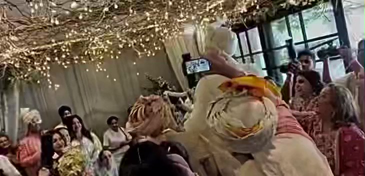 Ranbir Kapoor kneeled down for his ladylove Alia Bhatt during varmala