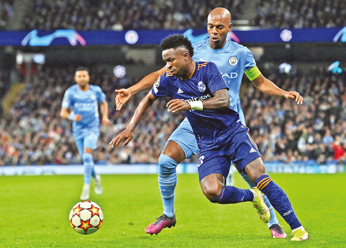 Slender lead for Manchester Slender lead for Manchester