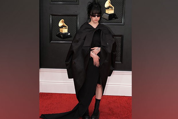 Billie Eilishs quirky all-black look at Grammys 2022 garners attention