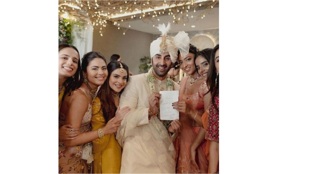 Ranbir-Alia wedding: New pic shows Ranbir pledging Rs 12 lakh to bridesmaids