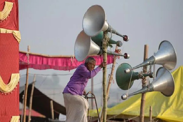 Now, its Hanuman Chalisa  vs Azaan in Maharashtra