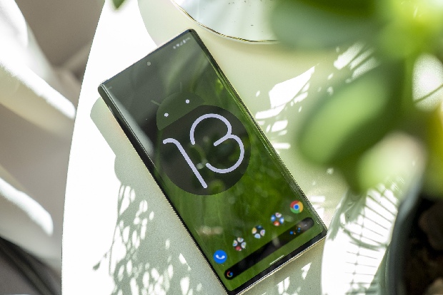 Android 13 will reportedly allow two carrier connections on one eSIM