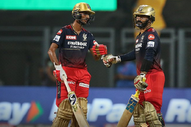 IPL 2022: Royal Challengers Bangalore 189/5 (D Karthik 66, G Maxwell 55, S Thakur 1/27) vs Delhi Capitals