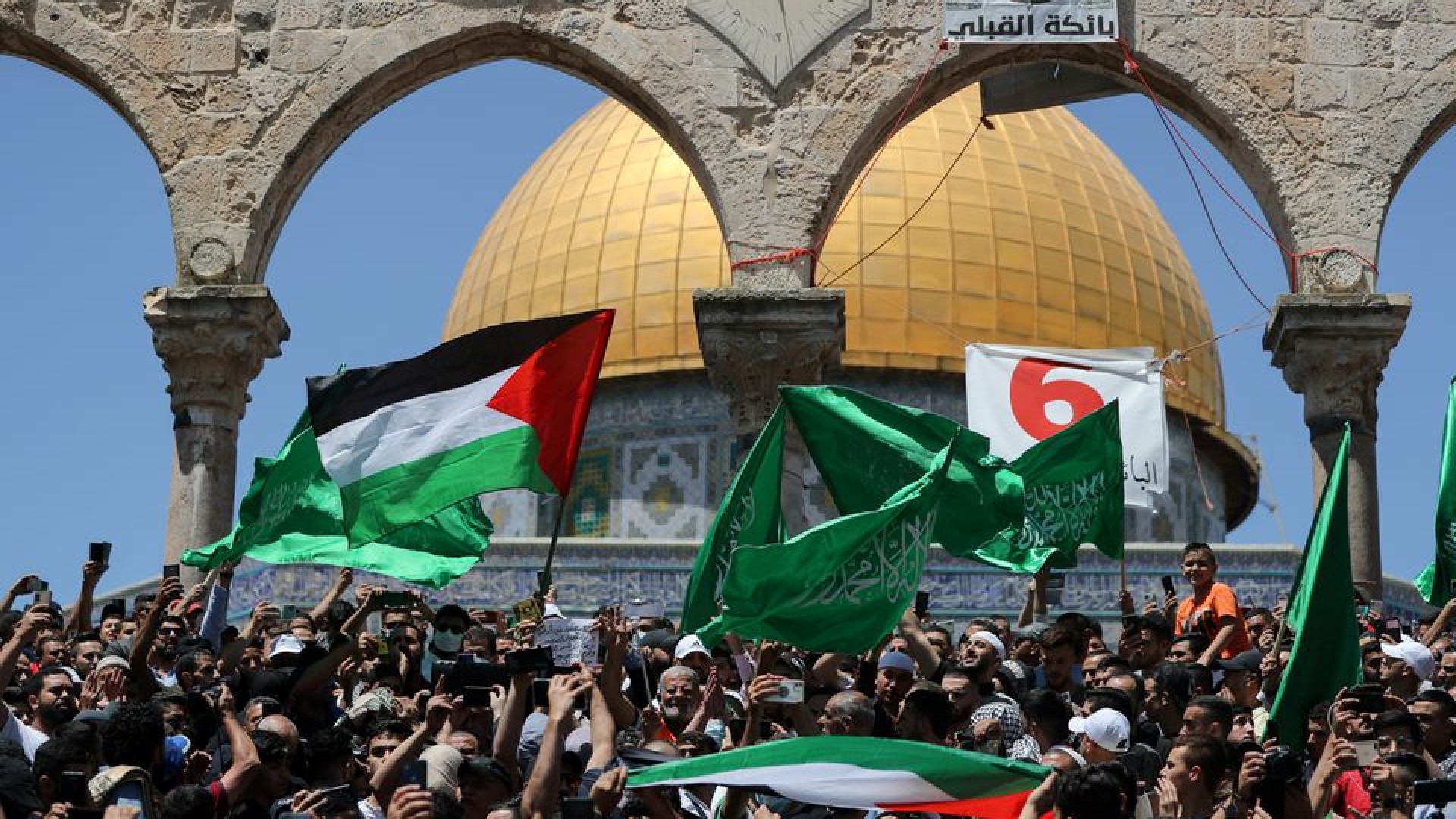 Israel police enter flashpoint Jerusalem holy site, arrest 2
