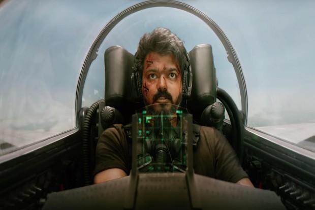 Fans, celebs rave over Vijays soldier avatar: Tweets are here