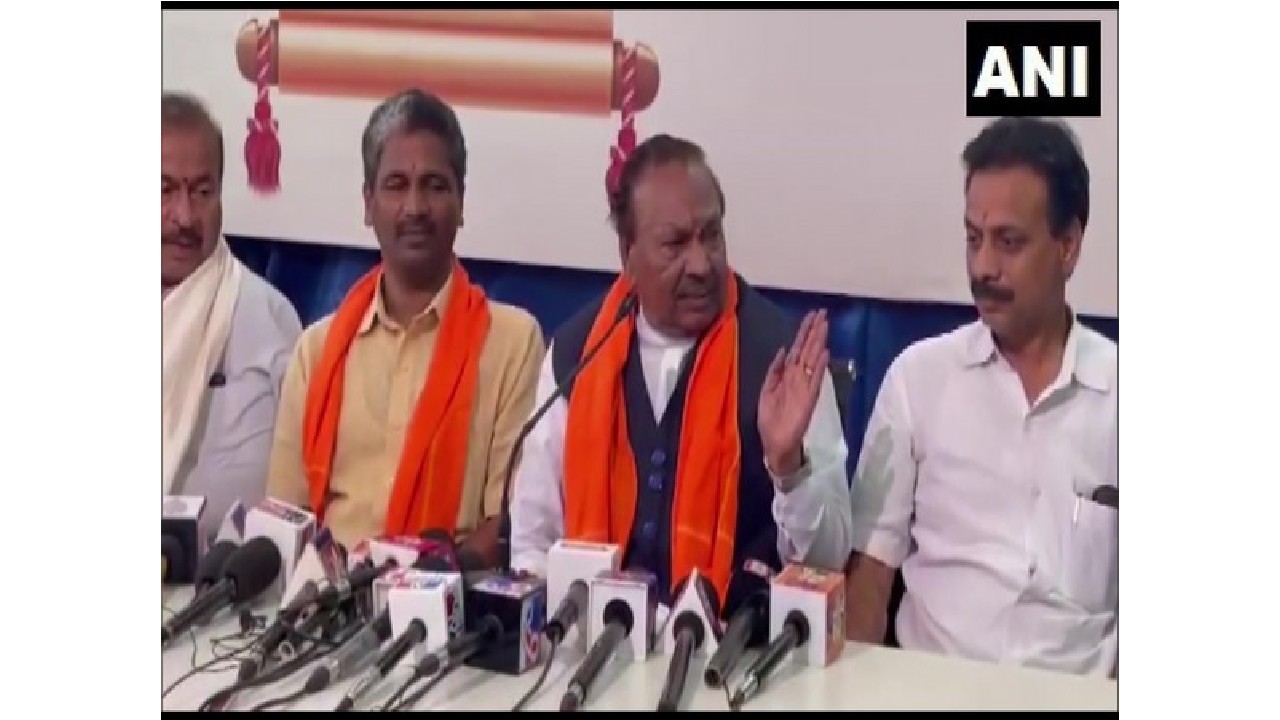 Contractor death: Congress demands arrest of Karnataka minister Eshwarappa on murder charge