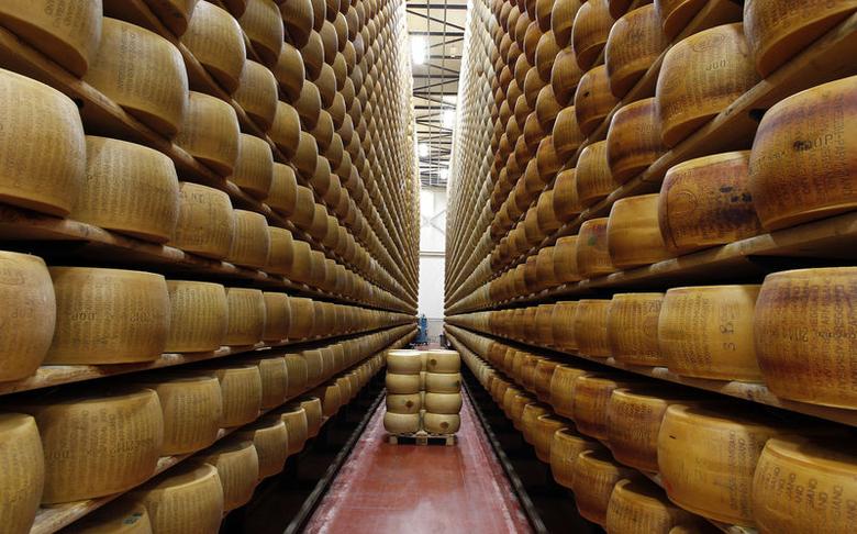 Heist of the decade? Gang sneaks out with 1,600 kilos of cheese from this place