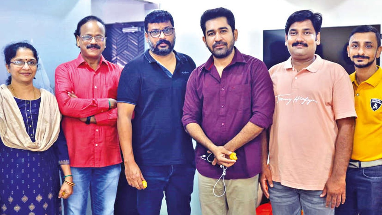 Vijay Antony- Amudhan’s Ratham enters dubbing