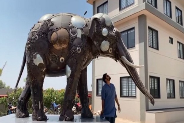 Indore man recycles metallic scraps into valuable, attractive items Indore man recycles metallic scraps into valuable, attractive items
