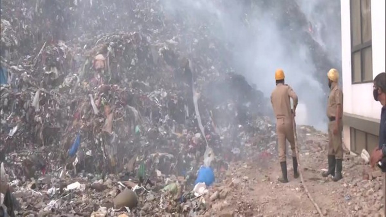 Delhi: Locals report breathing problem after fire broke out in Bhalswa landfill