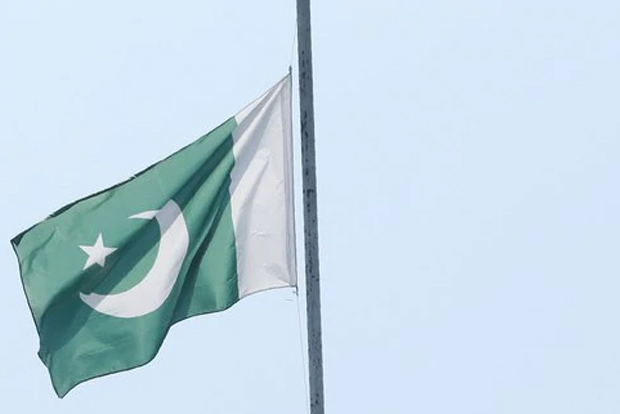 Pakistan immigration authorities on high alert to catch fleeing govt officials after Imran’s ouster Pakistan immigration authorities on high alert to catch fleeing govt officials after Imran’s ouster