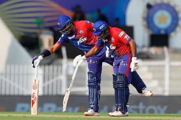 IPL 2022: Top knocks by Warner, Shaw, Shardul power DC to 215/5 against KKR IPL 2022: Top knocks by Warner, Shaw, Shardul power DC to 215/5 against KKR