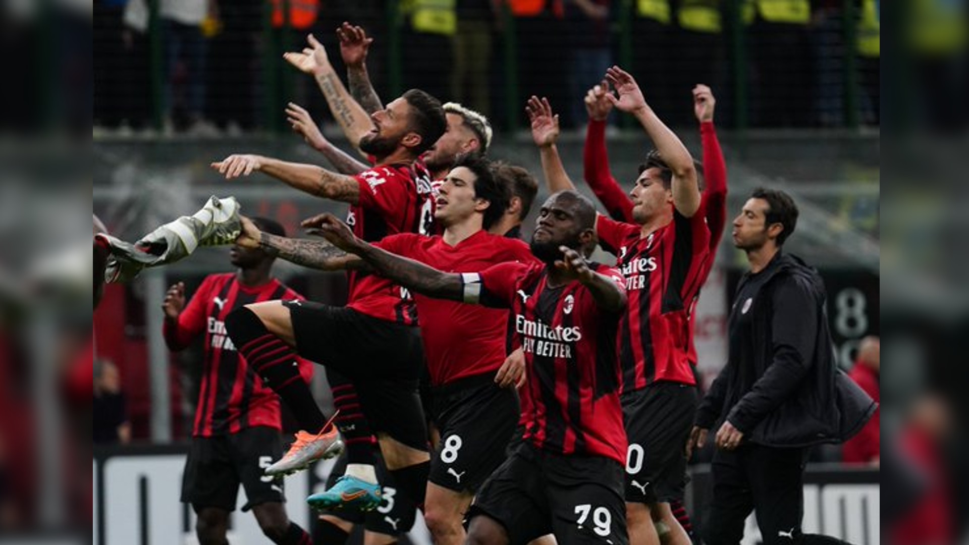 Milan beats Genoa to maintain 2-point lead after Inter win