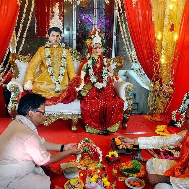 Fans in Kolkata capture netizens eyes, hold their own version of Ranbir-Alia wedding Fans in Kolkata capture netizens eyes, hold their own version of Ranbir-Alia wedding