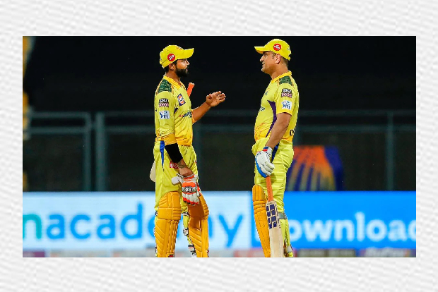 Jadeja resigns from CSK captaincy, Dhoni to lead in remaining games