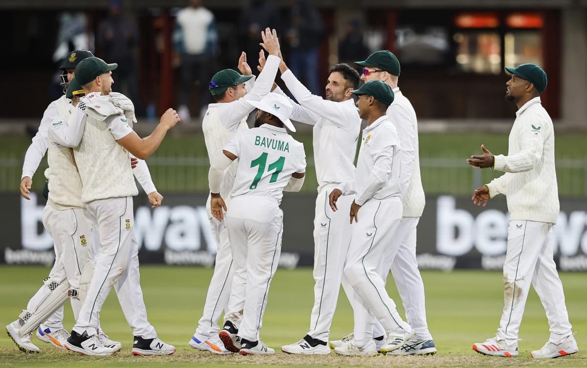 South Africa close in on Test series clean sweep v Bangladesh