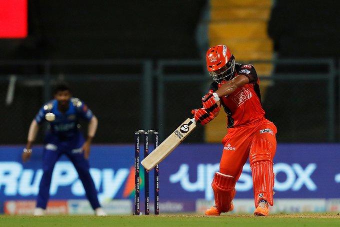 IPL 2022: Tripathis 76 guides SRH to 193/6 against MI