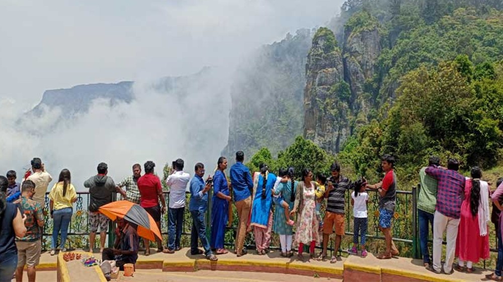 Heavy tourist flow in TN’s Nilgiris as area opens up after Covid