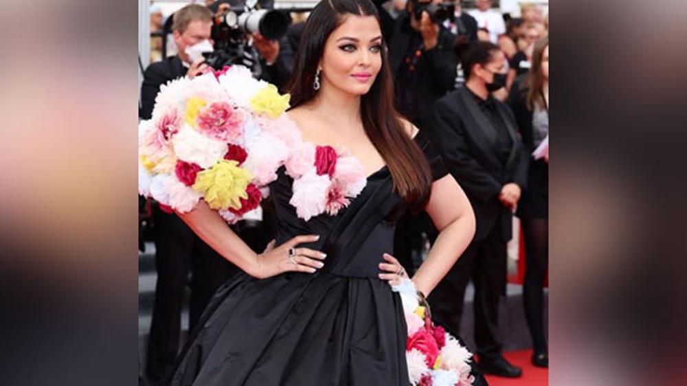 Aishwarya Rai turns heads in floral gown at Cannes 2022 Red Carpet