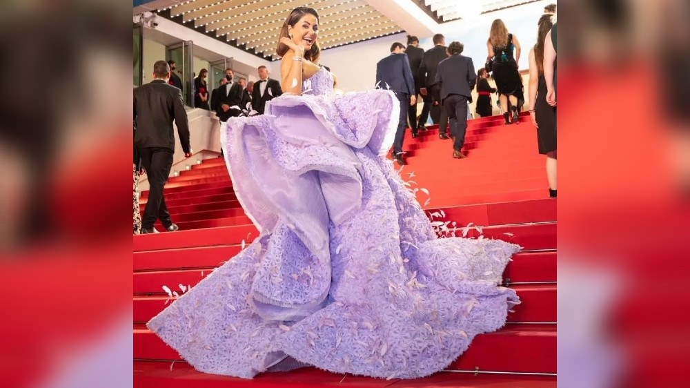 Hina Khan looks ravishing in lavender gown at Cannes