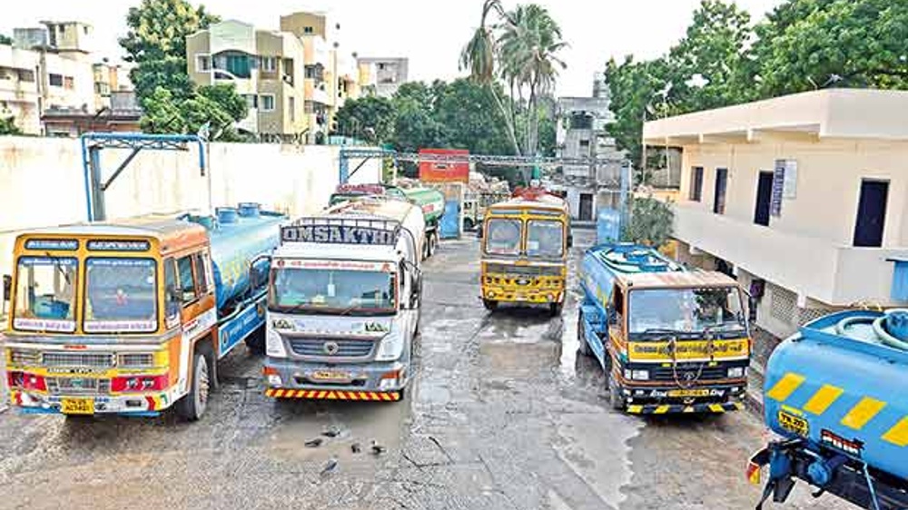 Metrowater employees stage protest demanding permanent job in Chennai