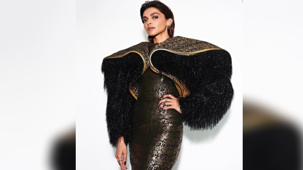 Deepika leaves people awestruck with her jaw-dropping look on Day 8