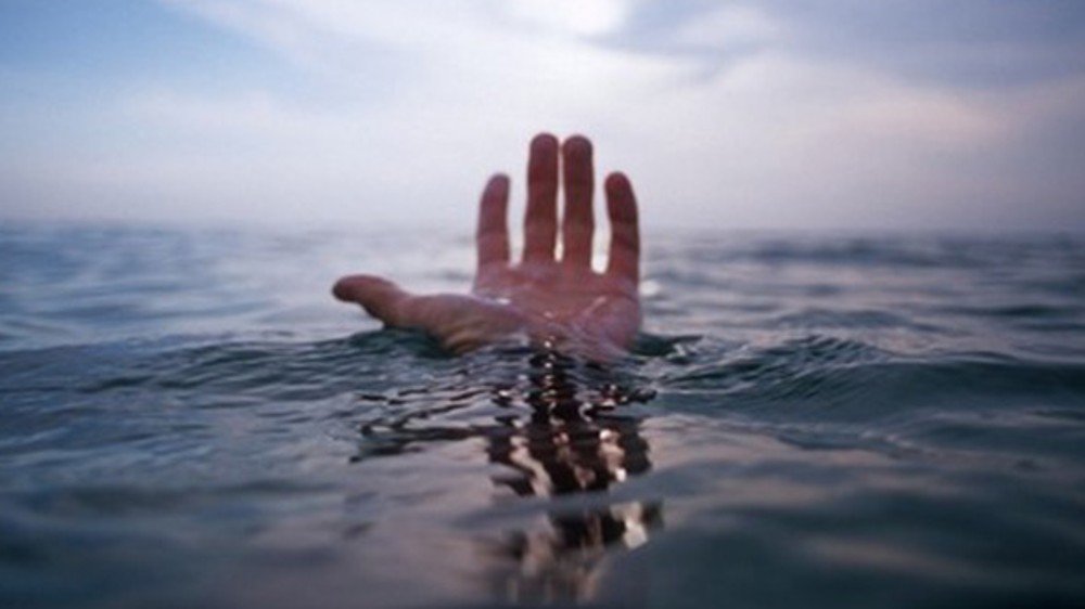 Siblings drown in slushy pond