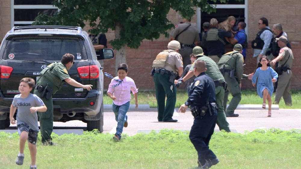 Texas school shooting: Police wrong for waiting to storm gunman