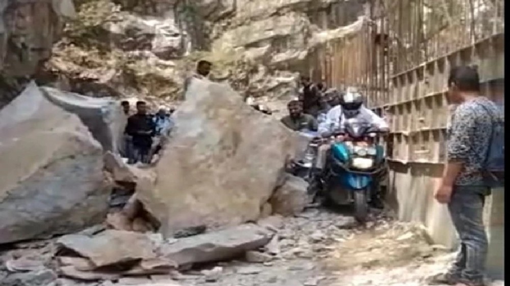 Boulders fall on NH7, Char Dham Yatra stops on Badrinath route
