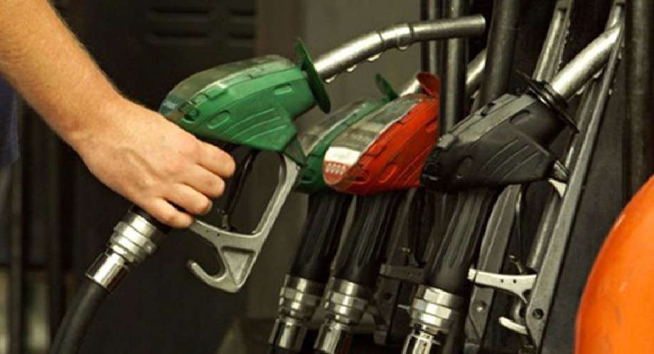 Pak govt considers reducing working days to conserve fuel Pak govt considers reducing working days to conserve fuel