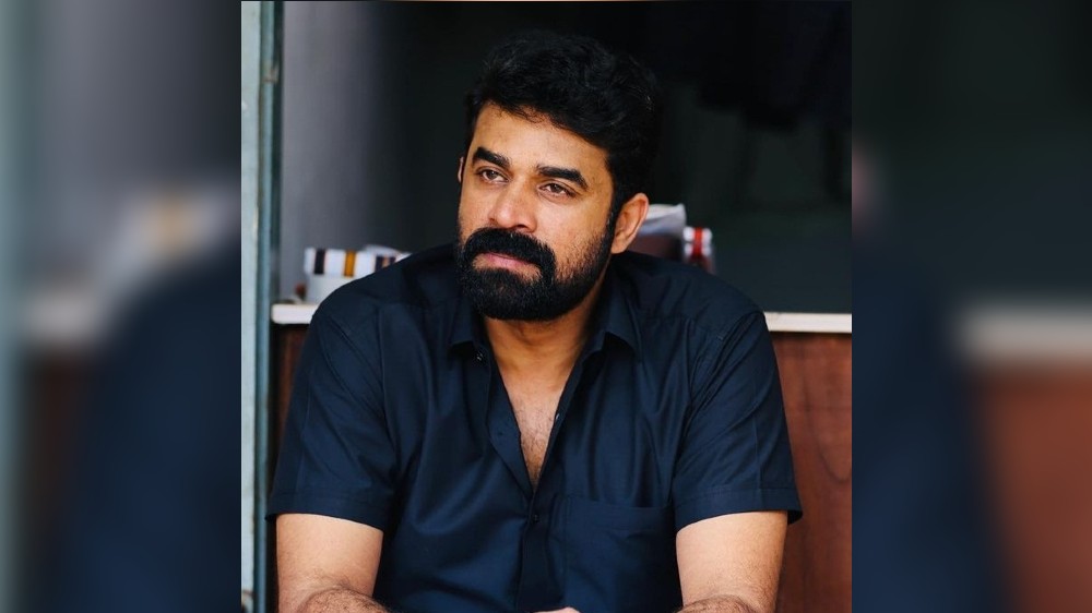 Kerala HC asks police not to arrest Vijay Babu till Thursday