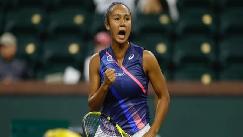 French Open: Fernandez downs Siniakova, Gauff stroms into R3