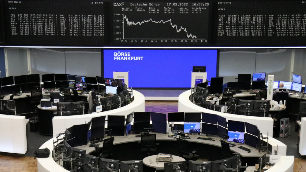 European shares gain on defensives, but still down for the week