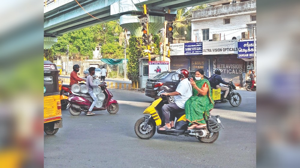 Motorists want faulty signals at Egmore and Doveton repaired