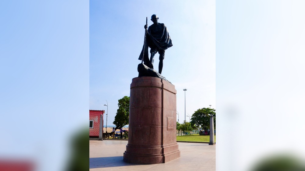 Metro Phase 2 work: Gandhi statue to be moved from Marina temporarily Metro Phase 2 work: Gandhi statue to be moved from Marina temporarily