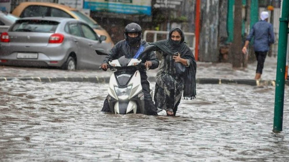 Heavy rains lash Kerala; orange alert to 7 districts