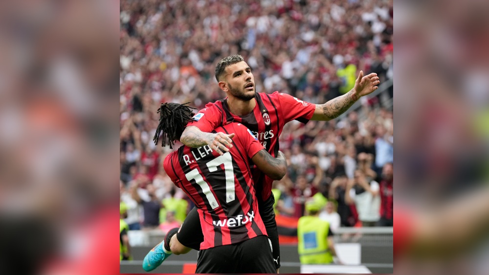 Milan closes in on first Serie A title in 11 years