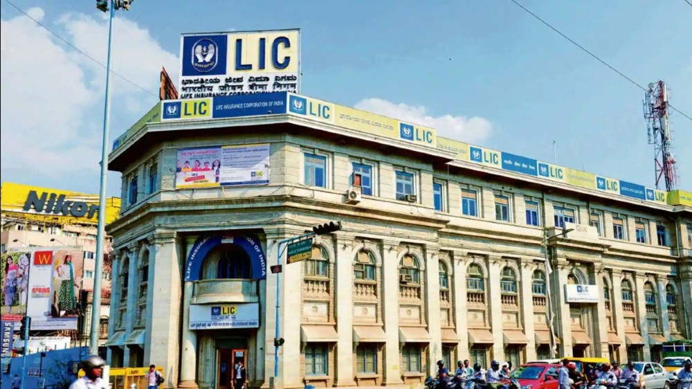 Govt fixes LIC issue price at Rs 949 per share