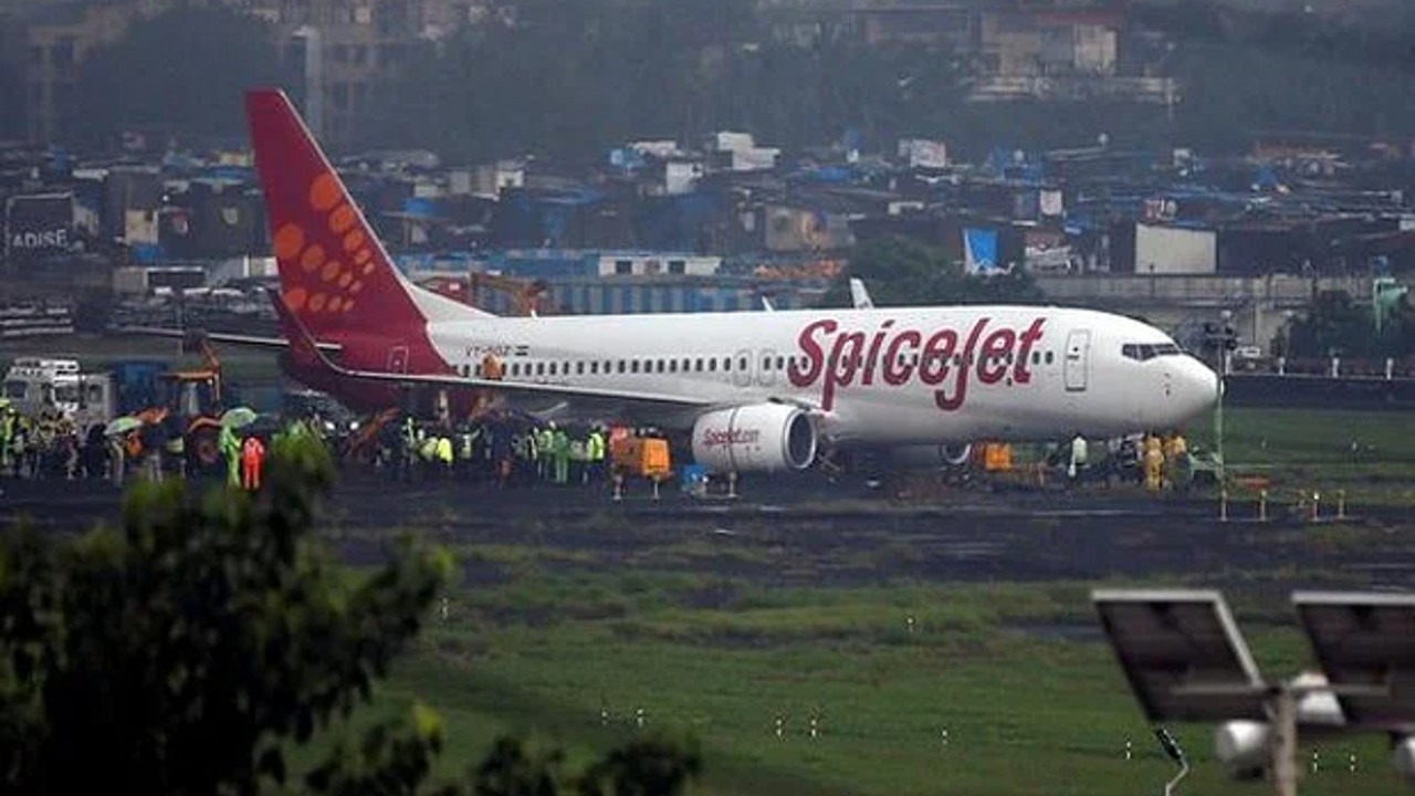 Watch: Tense moments from SpiceJet flight that injured passengers