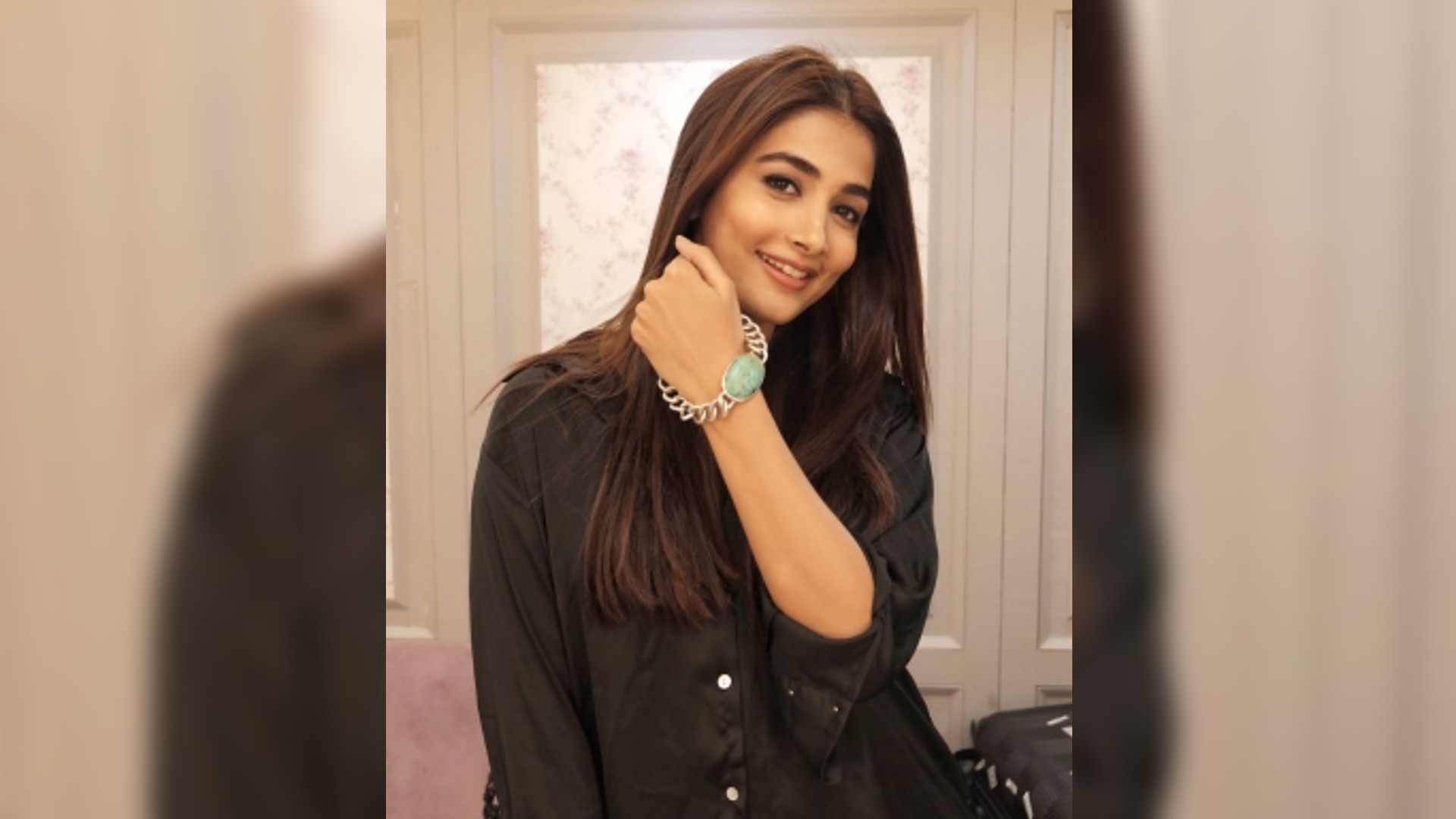 Pooja starts shooting for Kabhi Eid Kabhi Diwali with Salmans lucky bracelet