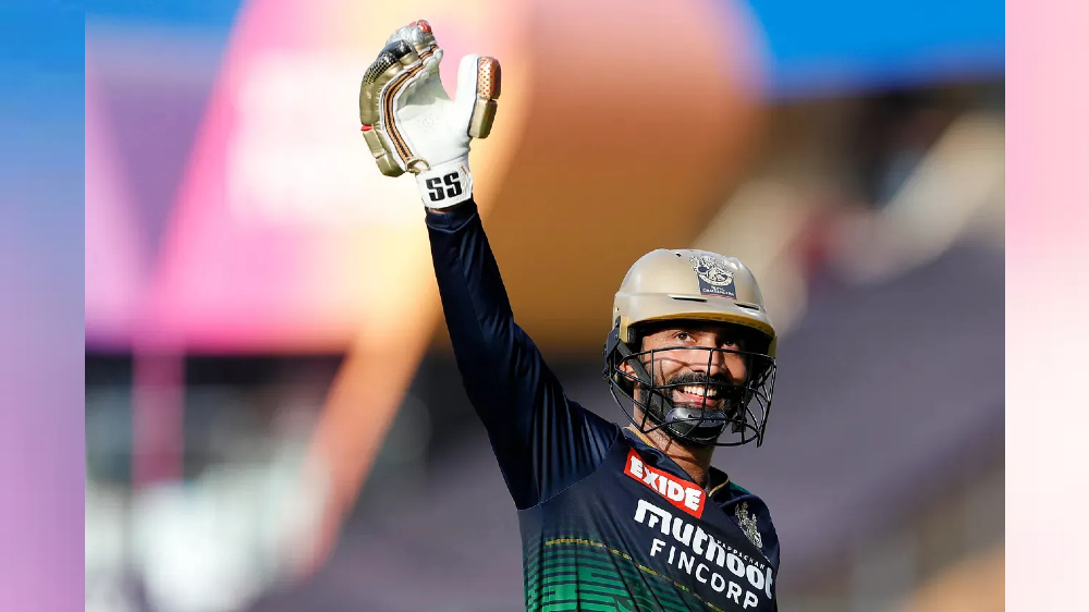 Karthik reprimanded for unspecified offence