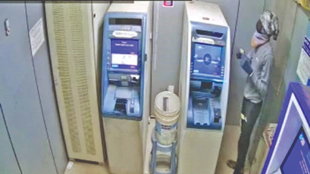 Attempt to break open ATM, fails as alarm goes off alerting officials Attempt to break open ATM, fails as alarm goes off alerting officials