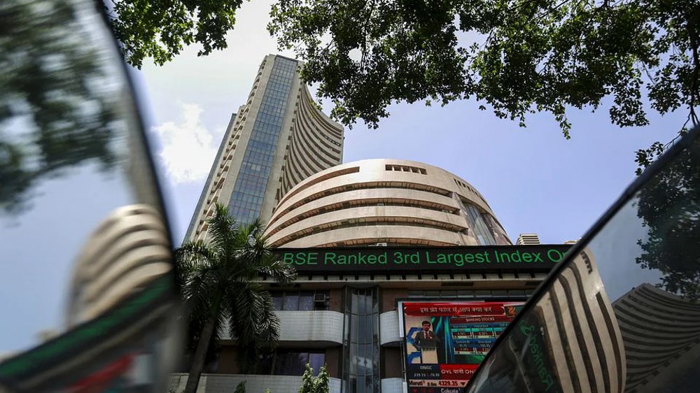 Equity benchmarks close week in red on weak global cues
