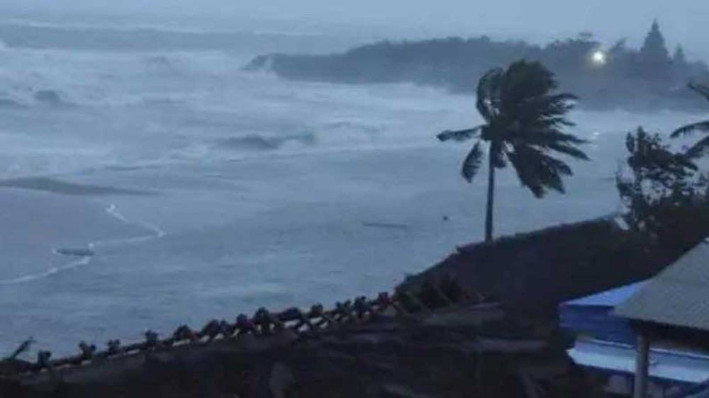 ‘Asani’ weakens into cyclonic storm, advances towards Andhra coast