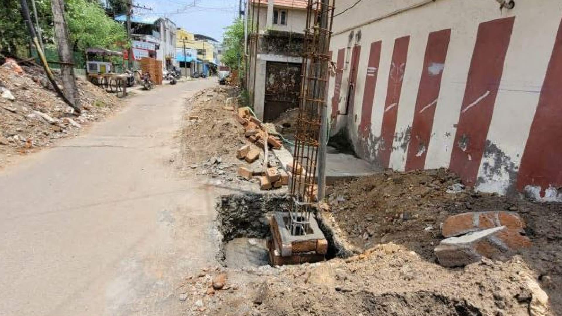 Temple encroaches upon street, GCC officials turn blind eye