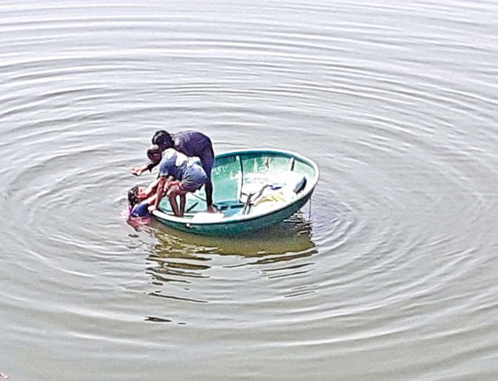 Woman jumps into Cauvery after tiff with hubby, rescued by onlookers