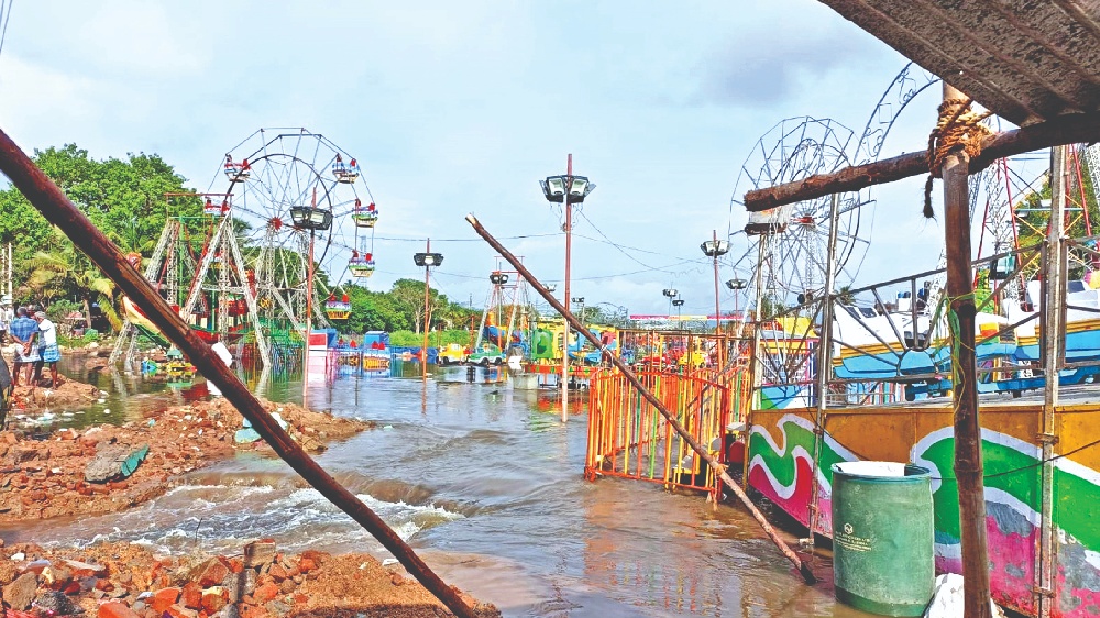 Temple festival stalls in Gudiyattam inundated