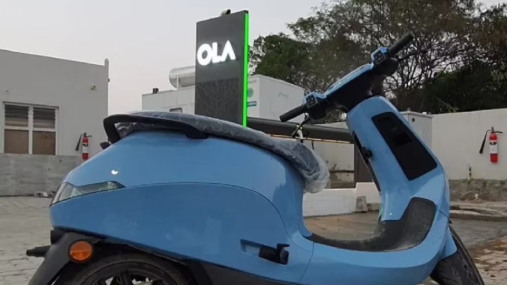 Ola E-scooter abruptly goes into reverse mode, leaves 65-yr-old man injured