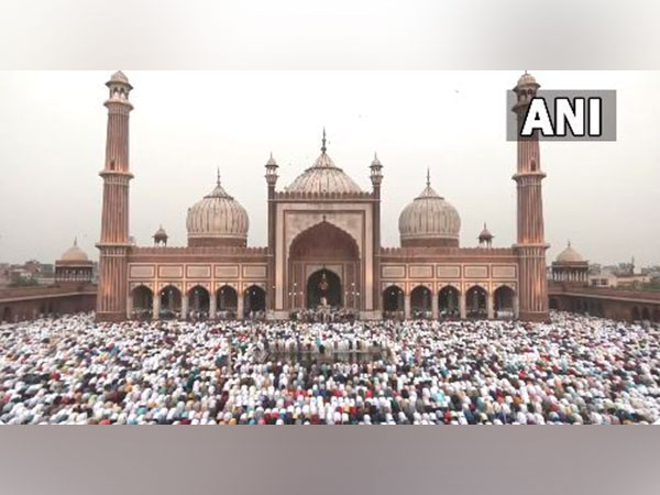 Devotees in large numbers offer Namaz at Jama Masjid on Eid-Ul-Fitr