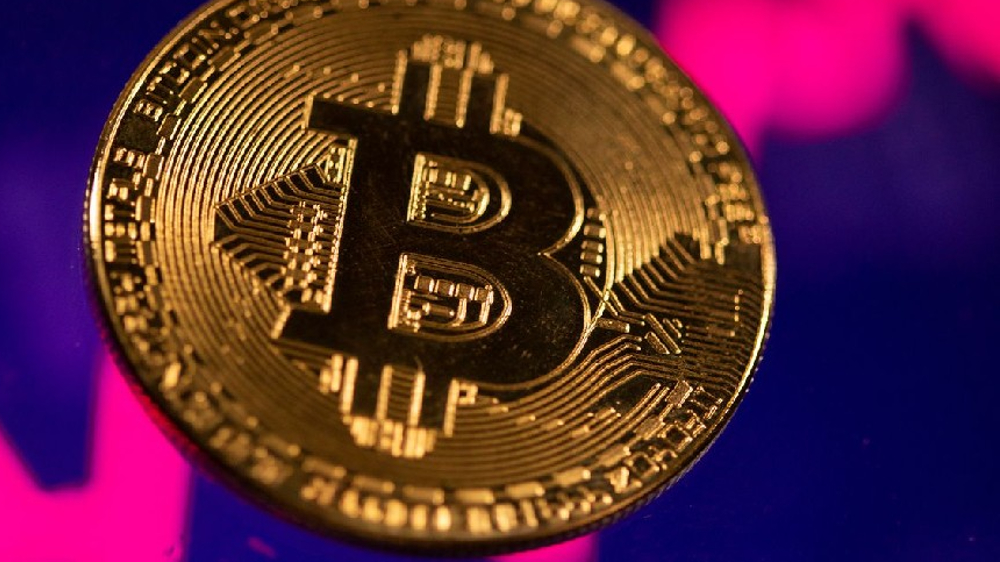 Bitcoin holds near $20,000 as investors fear “domino effect”